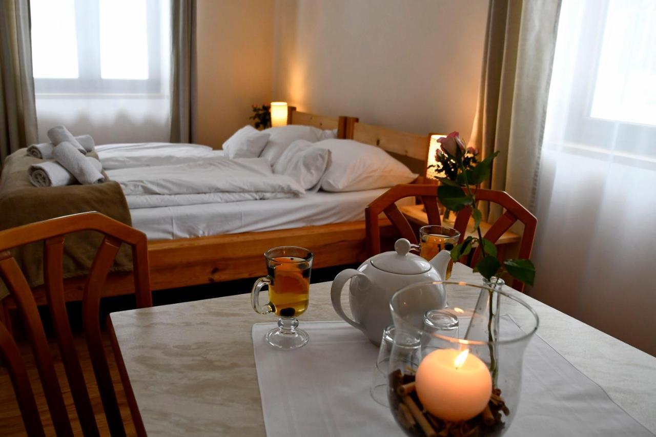 Bed and Breakfast Gosciniec Pod Lubomirem à Weglowka  Extérieur photo