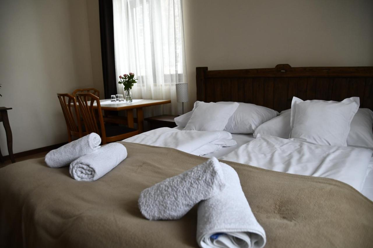 Bed and Breakfast Gosciniec Pod Lubomirem à Weglowka  Extérieur photo
