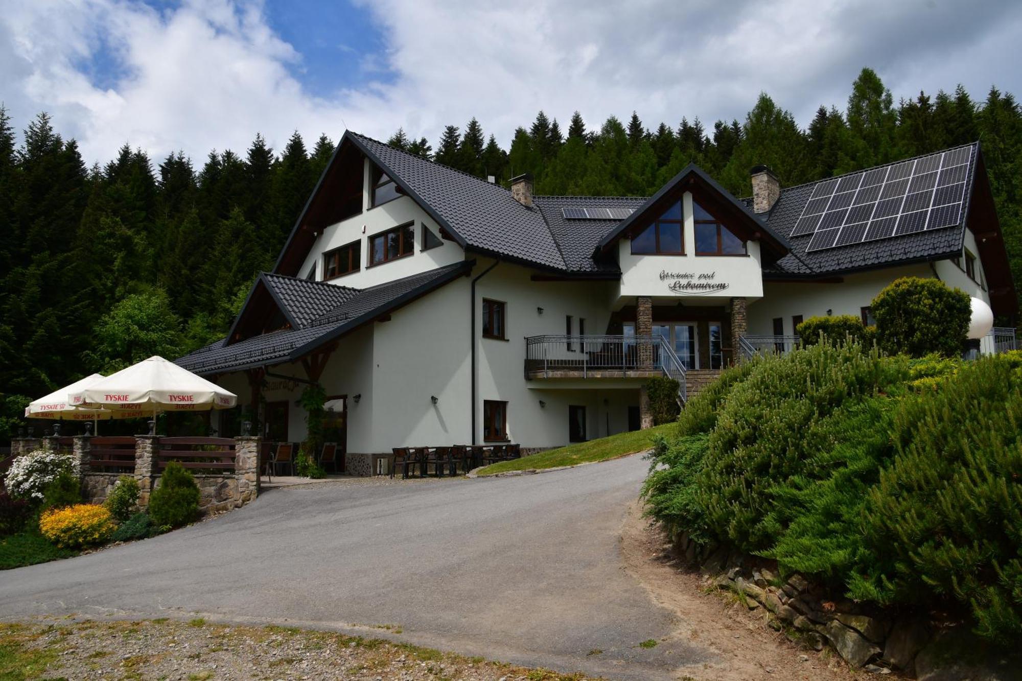 Bed and Breakfast Gosciniec Pod Lubomirem à Weglowka  Extérieur photo